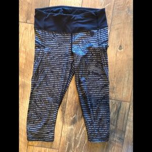 Lululemon crops size 6